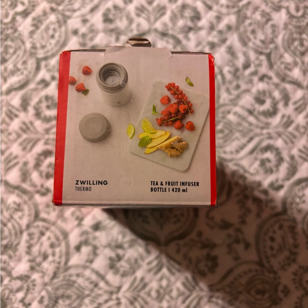 ZWILLING Thermo Tea and Fruit infuser bottle 420ml White Brand New - Picture 2 of 8